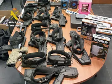 MURCIA.-Detenido en Lorca por sustraer una quincena de pistolas táser en un centro comercial MURCIA.-Detenido en Lorca por sustraer una quincena de pistolas táser en un centro comercial