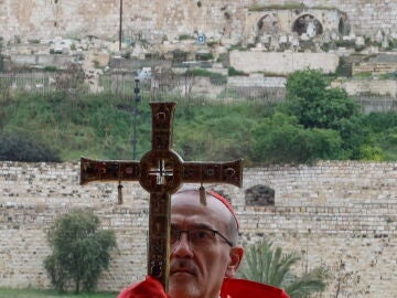 JERUSALEM (Israel), 29/03/2026.- Cardinal Pierbattista Pizzaballa, the Latin Patriarch of Jerusalem, holds a prayer service to mark Palm Sunday, in Jerusalem, 29 March 2026, following the cancellation of the traditional Palm Sunday procession from the Mount of Olives, amid restrictions on gathering in large groups and the US-Israeli conflict with Iran. (Cardenal, Jerusal&eacute;n) EFE/EPA/Ammar Awad / POOL