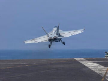 March 1, 2026, Undisclosed Location, United States: A U.S. Navy F/A-18E Super Hornet, with the Vigilantes of Strike Fighter Squadron 151, climbs out after launching off the flight deck of the Nimitz-class aircraft carrier USS Abraham Lincoln during Operation Epic Fury, February 28, 2026, from an undisclosed location. The United States and Israel launched joint strikes on Iran.Europa Press/Contacto/Tsgt. Kevin Torres/U.S. Navy28/02/2026 ONLY FOR USE IN SPAIN