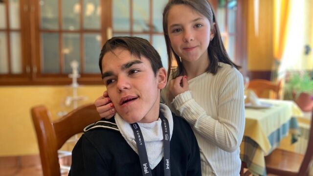 Daniel (persona con enfermedad de Sanfilippo) y su hermana Martina