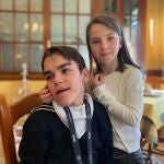 Daniel (persona con enfermedad de Sanfilippo) y su hermana Martina