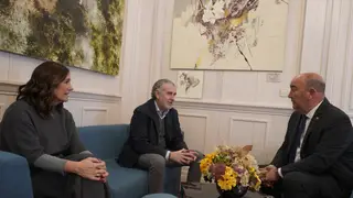 De Vicente se reúne con el presidente de la FES, Andrés Ortega, y la secretaria general, Beatriz Escudero De Vicente se reúne con el presidente de la FES, Andrés Ortega, y la secretaria general, Beatriz Escudero