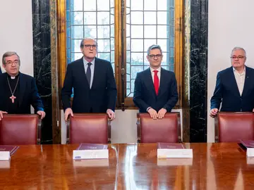 El Gobierno y la Conferencia Episcopal firman el acuerdo para reparar a víctimas de abusos prescritos (I-D) El presidente de la Conferencia Episcopal Española (CEE), Luis Argüello; el Defensor del Pueblo, Ángel Gabilondo; el ministro de la Presidencia, Justicia y Relaciones con las Cortes, Félix Bolaños, y el presidente de la Conferencia Española de Religiosos (CONFER), Jesús Díaz Sariego, durante la firma del acuerdo para reparar a víctimas de abusos prescritos, en la sede del Defensor del Pueblo, a 30 de marzo de 2026, en Madrid (España). El Gobierno y la Conferencia Episcopal Española (CEE...