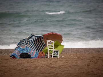El viento y olas pondr&aacute;n ma&ntilde;ana en aviso a 7 CCAA y Canarias activa alertas por calima