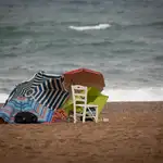 El viento y olas pondrán mañana en aviso a 7 CCAA y Canarias activa alertas por calima