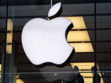 Apple asume que no liderará la IA y se centra en la venta de hardware. Apple asume que no liderará la IA y se centra en la venta de hardware.