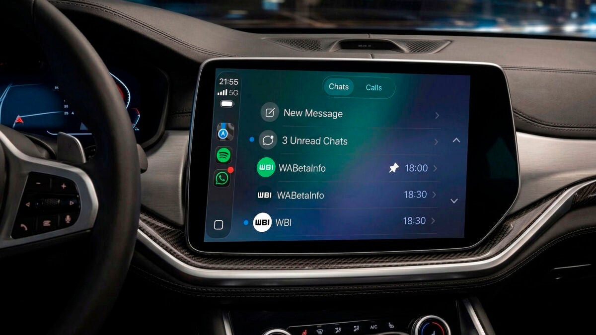 WhatsApp va a cambiar en tu coche: todas las novedades que van a llegar a CarPlay