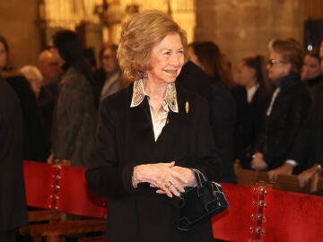 La Reina Sof&iacute;a asiste al concierto anual de Pascua, en la Catedral Bas&iacute;lica de Santa Mar&iacute;a de Mallorca, a 30 de marzo de 2026, en Palma de Mallorca, Mallorca, Islas Baleares (Espa&ntilde;a). La Orquesta Sinf&oacute;nica de Baleares y la Coral de la Universitat de les Illes Balears han interpretado el concierto de Semana Santa 'R&eacute;quiem de Verdi' a beneficio de Proyecto Hombre. La organizaci&oacute;n ha se&ntilde;alado que la recaudaci&oacute;n del programa se destinar&aacute; &iacute;ntegramente a los programas de tratamiento y prevenci&oacute;n q...