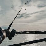 Imagen de archivo sobre una persona pescando