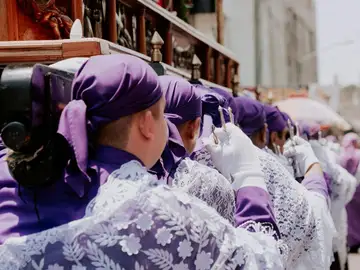 Cuanto pesa un paso de semana santa: este es el peso que levantan los costaleros Cuanto pesa un paso de semana santa: este es el peso que levantan los costaleros