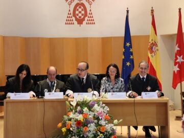 Visita del decano del ICAM, en el acto de celebraci&oacute;n del patr&oacute;n del Colegio de la Abogac&iacute;a de Alcal&aacute; de Henares, en junio de 2023