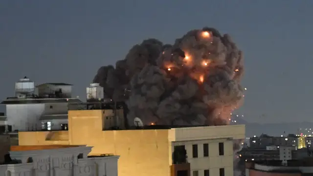 Israel anuncia nuevos ataques contra fábricas de armas en Teherán, la capital de Irán Imagen de archivo de un bombardeo sobre Teherán, la capital de Irán.Europa Press/Contacto/Shadati29/03/2026 ONLY FOR USE IN SPAIN