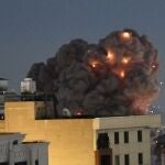  Ataques de EE UU e Israel alcanzan la exembajada estadounidense en Teherán