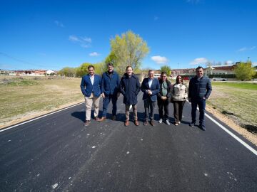 Conrado &Iacute;scar durante la visita a las obras