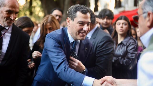 El presidente de la Junta de Andaluc&iacute;a, Juanma Moreno, asiste a la Semana Santa en C&aacute;diz. A 31 de Marzo de 2026 en C&aacute;diz (Andaluc&iacute;a, Espa&ntilde;a). El presidente de la Junta de Andaluc&iacute;a, Juanma Moreno, junto al consejero de Sanidad, Presidencia y Emergencias de la Junta de Andaluc&iacute;a, Antonio Sanz, ha acudido este Martes Santo a la salida de la Hermandad de Jes&uacute;s Ca&iacute;do y Mar&iacute;a Sant&iacute;sima de los Desamparados y a la salida de la conocida como Hermandad de Columna en C&aacute;diz.31 MARZO 2026Nacho Frade ...