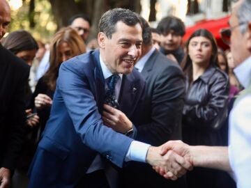 El presidente de la Junta de Andaluc&iacute;a, Juanma Moreno, asiste a la Semana Santa en C&aacute;diz. A 31 de Marzo de 2026 en C&aacute;diz (Andaluc&iacute;a, Espa&ntilde;a). El presidente de la Junta de Andaluc&iacute;a, Juanma Moreno, junto al consejero de Sanidad, Presidencia y Emergencias de la Junta de Andaluc&iacute;a, Antonio Sanz, ha acudido este Martes Santo a la salida de la Hermandad de Jes&uacute;s Ca&iacute;do y Mar&iacute;a Sant&iacute;sima de los Desamparados y a la salida de la conocida como Hermandad de Columna en C&aacute;diz.31 MARZO 2026Nacho Frade ...