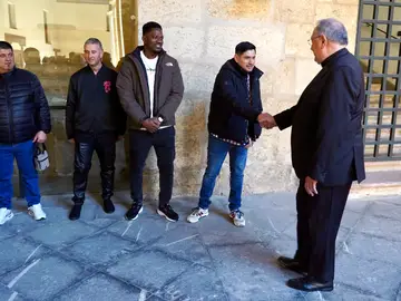 El obispo de León, Luis Ángel de las Heras, recibe al grupo de internos del Centro Penitenciario de Mansilla de las Mulas y del Centro de Inserción Social-CIS ‘Jesús Haddad’ que participarán como braceros en la Procesión del Perdón El obispo de León, Luis Ángel de las Heras, recibe al grupo de internos del Centro Penitenciario de Mansilla de las Mulas y del Centro de Inserción Social-CIS ‘Jesús Haddad’ que participarán como braceros en la Procesión del Perdón