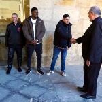El obispo de Le&oacute;n, Luis &Aacute;ngel de las Heras, recibe al grupo de internos del Centro Penitenciario de Mansilla de las Mulas y del Centro de Inserci&oacute;n Social-CIS &lsquo;Jes&uacute;s Haddad&rsquo; que participar&aacute;n como braceros en la Procesi&oacute;n del Perd&oacute;n