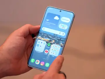 Tiene la mejor pantalla de la serie FE hasta la fecha Pantalla del Samsung Galaxy S25 FE