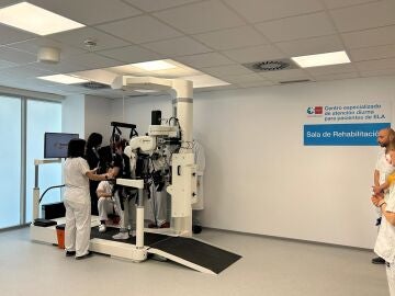 MADRID.-El Zendal es pionero en incorporar un exoesqueleto rob&oacute;tico al tratamiento de pacientes con ELA