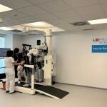 MADRID.-El Zendal es pionero en incorporar un exoesqueleto rob&oacute;tico al tratamiento de pacientes con ELA