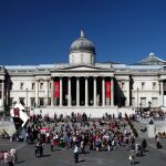 La National Gallery en la Plaza Trafalgar de Londres. La Plaza Trafalgar y la National Gallery en Londres