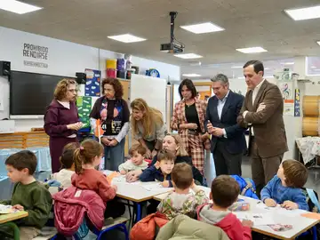 La vicepresidenta Isabel Blanco visita a los participamos en el programa "Conciliamos" del colegio Joaquín Díaz de La Cistérniga, junto a entre otros Conrado Íscar, Alberto Redondo y Raquel Alonso La vicepresidenta Isabel Blanco visita a los participamos en el programa "Conciliamos" del colegio Joaquín Díaz de La Cistérniga, junto a entre otros Conrado Íscar, Alberto Redondo y Raquel Alonso