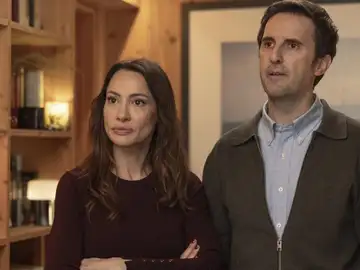 Natalia Verbeke y Julián López, padres sin ganar de contar la verdad de la Navidad a sus hijos Natalia Verbeke y Julián López, padres sin ganar de contar la verdad de la Navidad a sus hijos