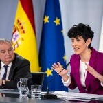 Los ministros Elma Saiz y Jordi Hereu, comparecen tras   el Consejo de Ministros. David Jar 