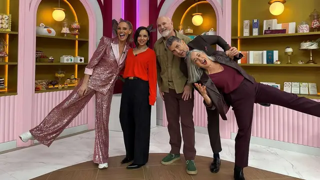 Chenoa y los perros de "Dog House" revolucionan las cocinas de "Top Chef: Dulces y Famosos" Chenoa y los perros de "Dog House" revolucionan las cocinas de "Top Chef: Dulces y Famosos"