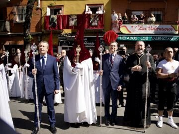 El presidente de la Junta y el de la Diputaci&oacute;n de Sevilla, en la salida de la hermandad del Cerro