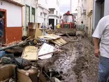 Ocho muertos, doce desaparecidos y una ciudad de rodillas: 24 años desde que el agua se llevó a Santa Cruz de Tenerife Riada en Santa Cruz de Tenerife