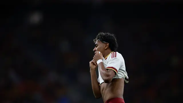 España - Egipto CORNELLÁ-EL PRAT (BARCELONA), 31/03/2026.- El delantero de la selección española de fútbol Lamine Yamal, durante el partido amistoso que las selecciones de España y Egipto disputan este martes en el RCDE Stadium de Cornellá-El Prat, en Barcelona. EFE/Alberto Estévez