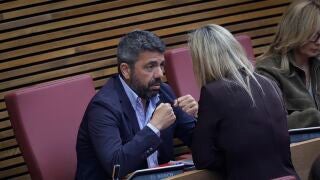 Carlos Maz&oacute;n, este martes, sentado en su esca&ntilde;o de Les Corts