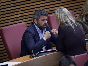 Carlos Maz&oacute;n, este martes, sentado en su esca&ntilde;o de Les Corts