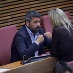 Carlos Maz&oacute;n, este martes, sentado en su esca&ntilde;o de Les Corts