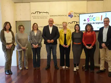 El presidente de la Diputación de Segovia, Miguel Ángel de Vicente, junto a los responsables del Área de Asuntos Sociales El presidente de la Diputación de Segovia, Miguel Ángel de Vicente, junto a los responsables del Área de Asuntos Sociales