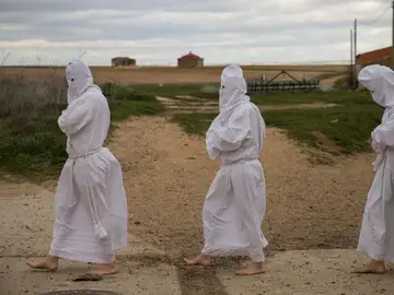 Pasión silente y descalza en Villarrín de Campos (Zamora) Pasión silente y descalza en Villarrín de Campos (Zamora)