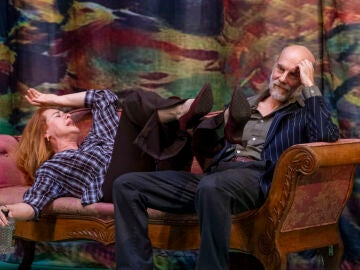 MADRID, 31/03/2026.-Pase gr&aacute;fico de &ldquo;Tras el ensayo&rdquo;, una de las piezas m&aacute;s personales del cineasta y dramaturgo sueco Ingmar Bergman en versi&oacute;n y direcci&oacute;n de Ernesto Caballero, con los actores Emilio Tom&eacute; (d), Elisa Hip&oacute;lito, y Luc&iacute;a Quintana (i), este martes en madrid.-EFE/ Marcos Villaoslada 