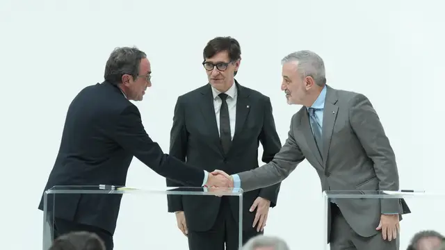 Illa, Rull y Collboni acuerdan ampliar las dependencias del Parlament (I-D) El presidente del Parlament, Josep Rull; el presidente de la Generalitat, Salvador Illa, y el alcalde de Barcelona, Jaume Collboni, durante un acto, en el Parlament de Catalunya, a 31 de marzo de 2026, en Barcelona, Catalunya (España). Illa, Rull y Collboni han acordado ampliar y mejorar las dependencias del Parlament de Catalunya. 31 MARZO 2026 David Zorrakino / Europa Press 31/03/2026