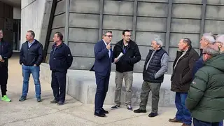 Protesta de los alcaldes de la comarca de Arcos de Jalón por el cierre de Correos Protesta de los alcaldes de la comarca de Arcos de Jalón por el cierre de Correos