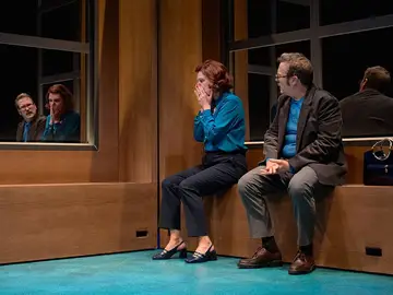 Crítica de "La Verdad": El efecto balsámico del engaño Crítica de "La Verdad": El efecto balsámico del engaño