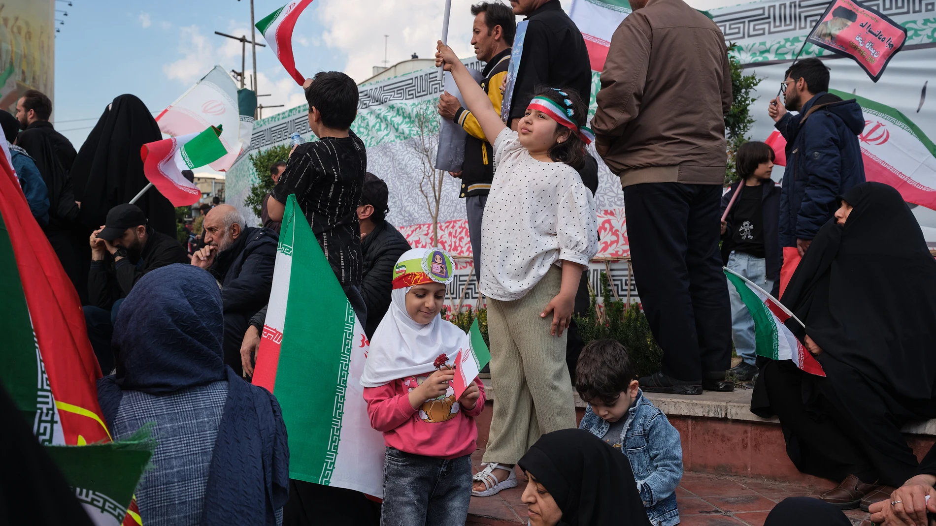 ULTIMÁTUM A IRÁN: Cadenas Humanas Protegen Infraestructuras