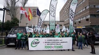 Protesta de CSIF a las puertas de la Delegaci&oacute;n del Gobierno de Castilla y Le&oacute;n