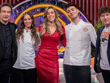 Masi Rodríguez y Juanjo Bona, invitados de la segunda entrega de 'MasterChef 14', junto al jurado Masi Rodríguez y Juanjo Bona, invitados de la segunda entrega de 'MasterChef 14', junto al jurado