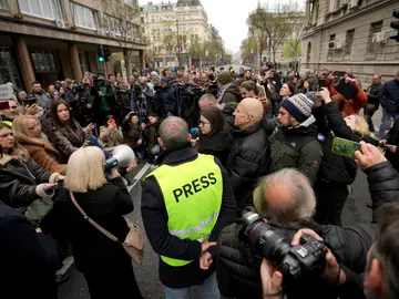Serbia Tensions Media Serbian journalists block the traffic outside the offices of Serbia's President Aleksandar Vucic in Belgrade, Serbia, Wednesday, April 1, 2026, in protest of mounting attacks and pressure on the media. (AP Photo/Darko Vojinovic)