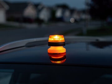 La baliza Brosstall V16 sale hoy m&aacute;s a cuenta que seguir con tri&aacute;ngulos antiguos, sobre todo ahora que baja un 32% y evita sustos