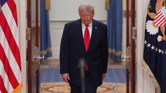 President Donald Trump arrives to speak about the Iran war from the Cross Hall of the White House on Wednesday, April 1, 2026, in Washington. (AP Photo/Alex Brandon, Pool)