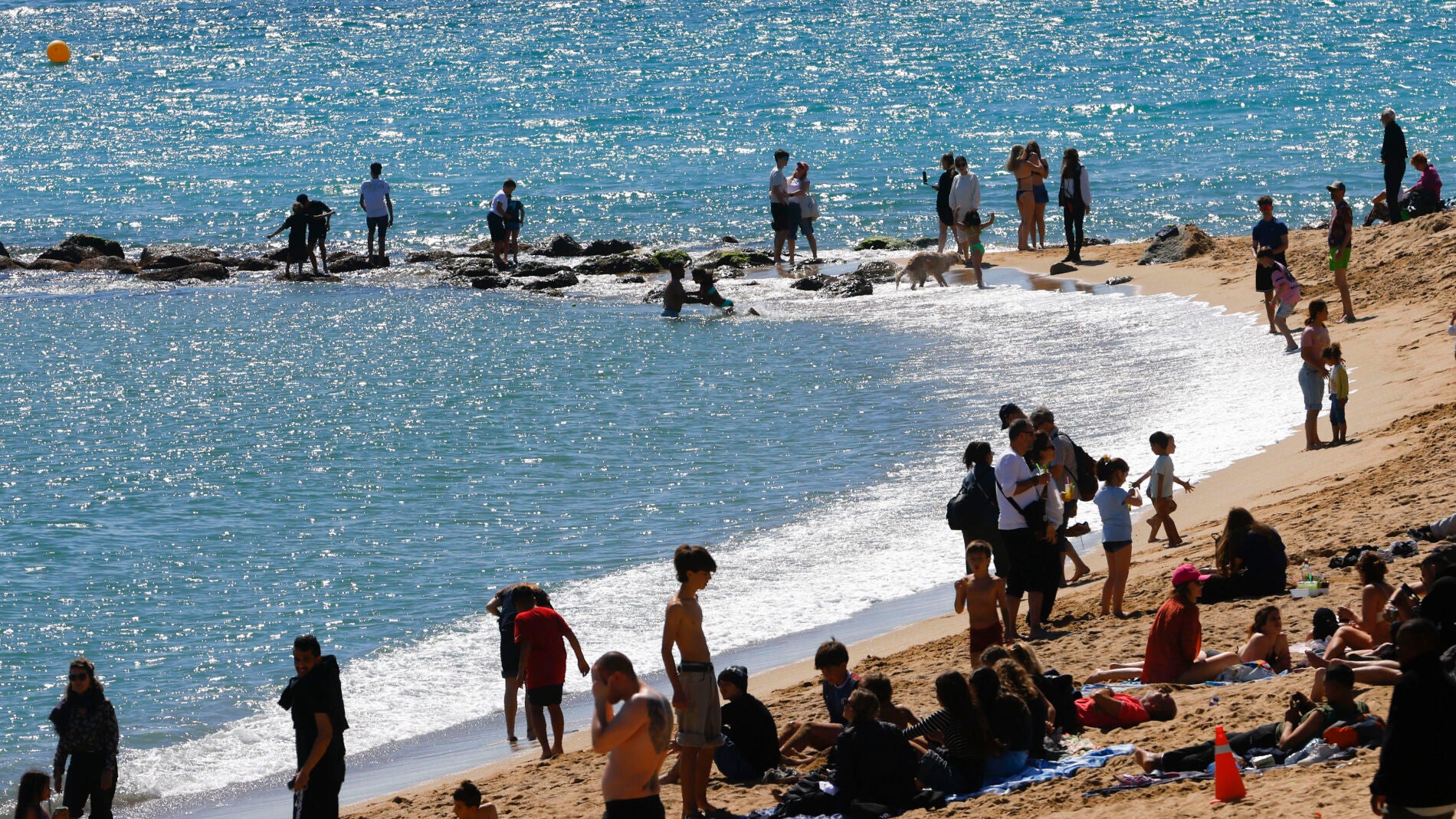 La AEMET adelanta un abril atípico: de un "miniverano" tras el fin de la Semana Santa a un desplome de temperaturas durante su segunda quincena