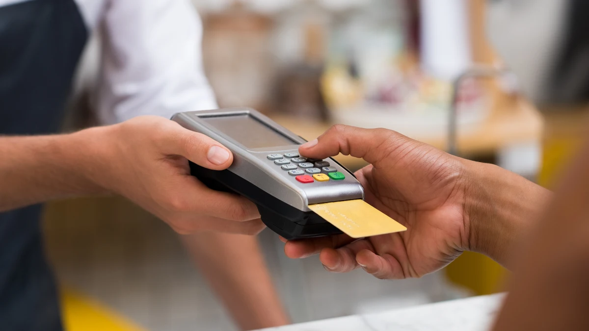 Dividir la cuenta puede suponer un reto para los restaurantes, independientemente de si los clientes pagan con tarjeta o en efectivo